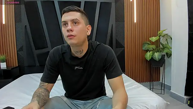 Yeiko Romero  online show from 03-06-25, 05:22