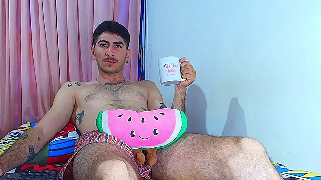 Snapshot of Thomass00 chatting on 02-25-25, 01:00 Thomass00 online show from 02-25-25, 01:00