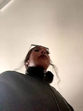 Snapshot of TIFFANYYSTAR chatting on 10-18-25, 07:38 TIFFANYYSTAR online show from 10-18-25, 07:38
