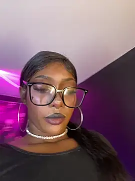 Snapshot of TIFFANYYSTAR chatting on 09-10-25, 01:43 TIFFANYYSTAR online show from 09-10-25, 01:43