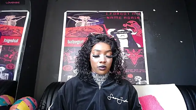 Snapshot of TIFFANYYSTAR chatting on 03-18-25, 02:39 TIFFANYYSTAR online show from 03-18-25, 02:39