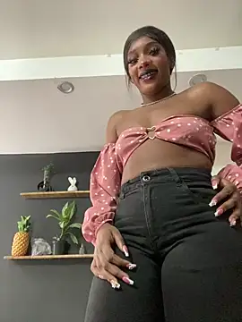 Snapshot of TIFFANYYSTAR chatting on 10-08-25, 03:13 TIFFANYYSTAR online show from 10-08-25, 03:13