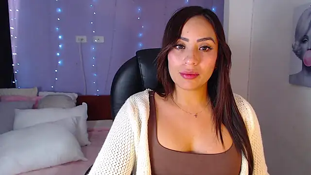 Snapshot of Paulina_627 chatting on 02-14-26, 06:41 Paulina 627 online show from 02-14-26, 06:41