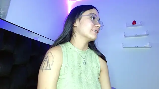 Snapshot of Fysste_ chatting on 02-26-25, 01:46 Fysste online show from 02-26-25, 01:46