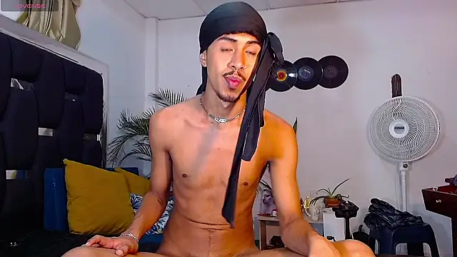 Snapshot of RyanRizzo chatting on 01-23-25, 11:36 RyanRizzo online show from 01-23-25, 11:36