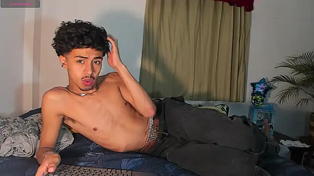 Snapshot of RyanRizzo chatting on 03-03-25, 09:59 RyanRizzo online show from 03-03-25, 09:59