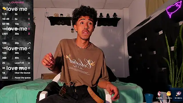 Snapshot of RyanRizzo chatting on 03-21-25, 05:21 RyanRizzo online show from 03-21-25, 05:21