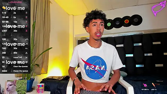 Snapshot of RyanRizzo chatting on 03-12-25, 01:36 RyanRizzo online show from 03-12-25, 01:36