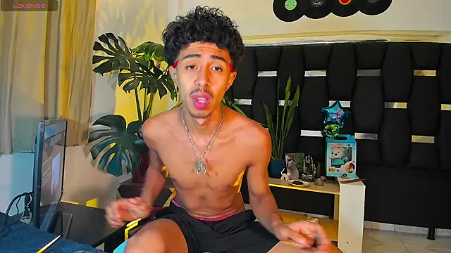 Snapshot of RyanRizzo chatting on 02-28-25, 03:15 RyanRizzo online show from 02-28-25, 03:15