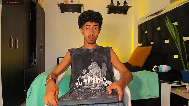 Snapshot of RyanRizzo chatting on 03-15-25, 11:06 RyanRizzo online show from 03-15-25, 11:06