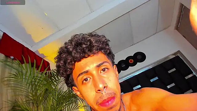 Snapshot of RyanRizzo chatting on 03-08-25, 09:28 RyanRizzo online show from 03-08-25, 09:28