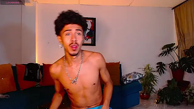 Snapshot of RyanRizzo chatting on 01-17-25, 06:15 RyanRizzo online show from 01-17-25, 06:15