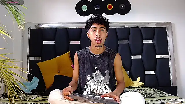 Snapshot of RyanRizzo chatting on 01-31-25, 03:33 RyanRizzo online show from 01-31-25, 03:33