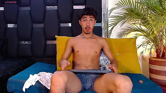 Snapshot of RyanRizzo chatting on 01-23-25, 04:59 RyanRizzo online show from 01-23-25, 04:59