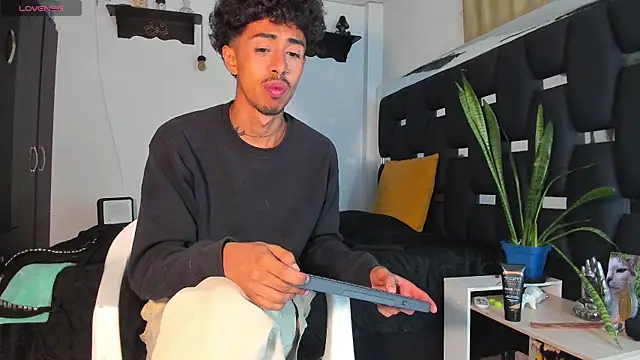 Snapshot of RyanRizzo chatting on 03-15-25, 05:41 RyanRizzo online show from 03-15-25, 05:41