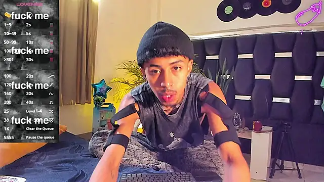 Snapshot of RyanRizzo chatting on 03-03-25, 03:43 RyanRizzo online show from 03-03-25, 03:43