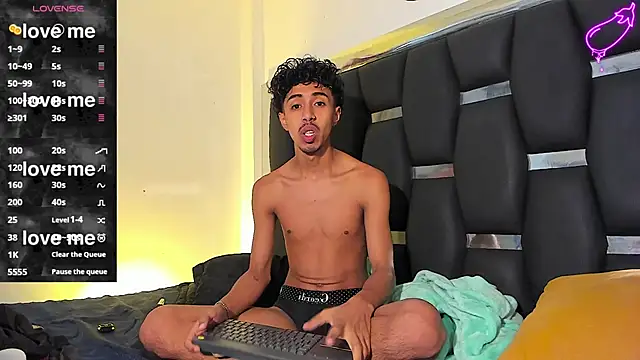 Snapshot of RyanRizzo chatting on 03-06-25, 01:35 RyanRizzo online show from 03-06-25, 01:35