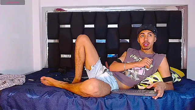 Snapshot of RyanRizzo chatting on 02-18-25, 05:20 RyanRizzo online show from 02-18-25, 05:20