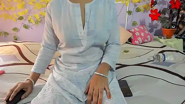 Snapshot of aarjulove chatting on 06-16-26, 10:15 aarjulove online show from 06-16-26, 10:15
