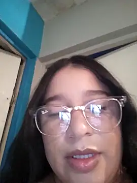 Snapshot of Leslydeleon23 chatting on 09-28-25, 02:40 Leslydeleon23 online show from 09-28-25, 02:40