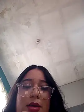 Snapshot of Leslydeleon23 chatting on 09-17-25, 10:23 Leslydeleon23 online show from 09-17-25, 10:23