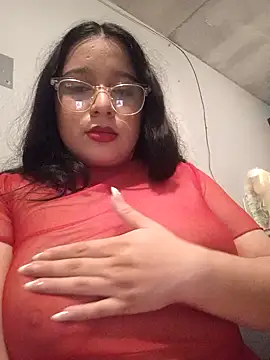 Snapshot of Leslydeleon23 chatting on 09-29-25, 06:20 Leslydeleon23 online show from 09-29-25, 06:20