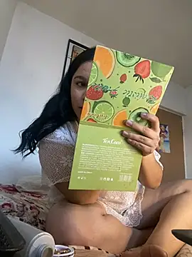 Snapshot of Leslydeleon23 chatting on 02-10-25, 12:19 Leslydeleon23 online show from 02-10-25, 12:19