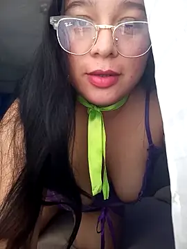 Snapshot of Leslydeleon23 chatting on 10-30-25, 10:28 Leslydeleon23 online show from 10-30-25, 10:28