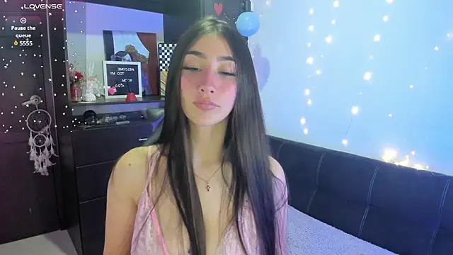 Emilytafur online show from 02-12-25, 12:48