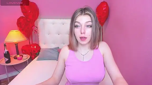 Snapshot of MollyMeltorr chatting on 03-04-25, 08:35 MollyMeltorr online show from 03-04-25, 08:35