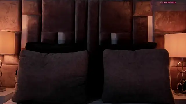 Nia Bunny online show from 10-27-25, 12:50