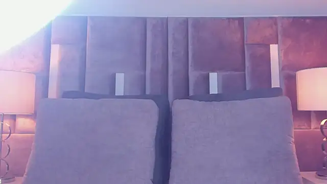 Nia Bunny online show from 10-31-25, 01:41