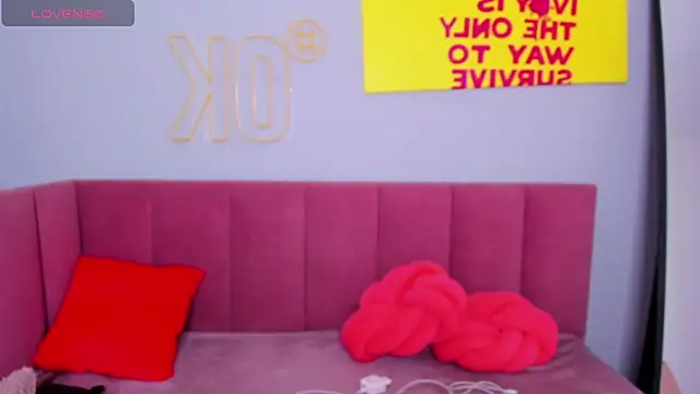 Diana Garrett online show from 11-20-25, 02:56