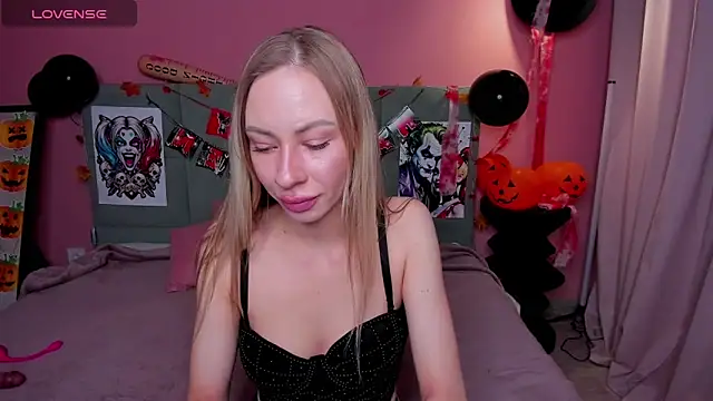 Diana Garrett online show from 10-28-25, 02:34