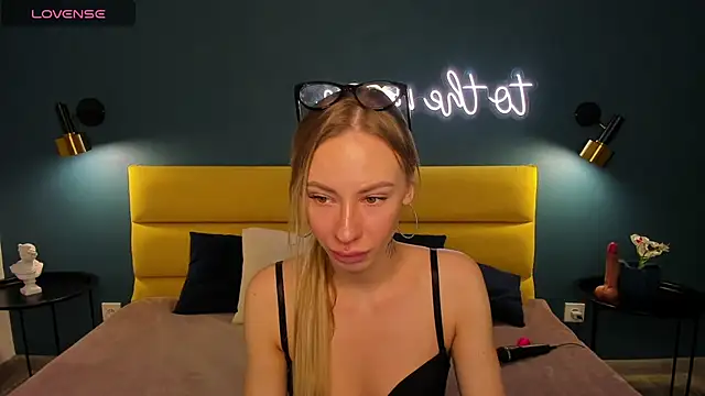 Snapshot of Diana_Garrett chatting on 10-11-25, 01:39 Diana Garrett online show from 10-11-25, 01:39
