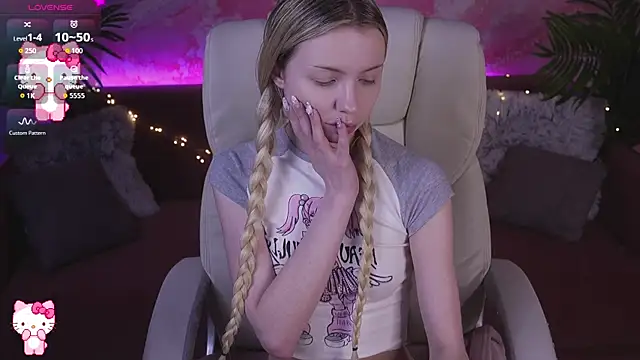 Snapshot of EviStar chatting on 04-05-26, 07:48 EviStar online show from 04-05-26, 07:48