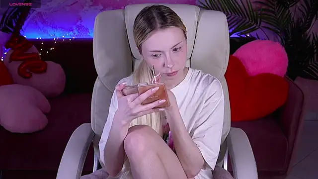 EviStar online show from 02-24-26, 07:42