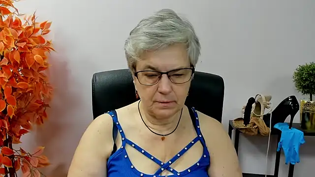 Snapshot of IrisDream chatting on 09-22-25, 06:19 IrisDream online show from 09-22-25, 06:19