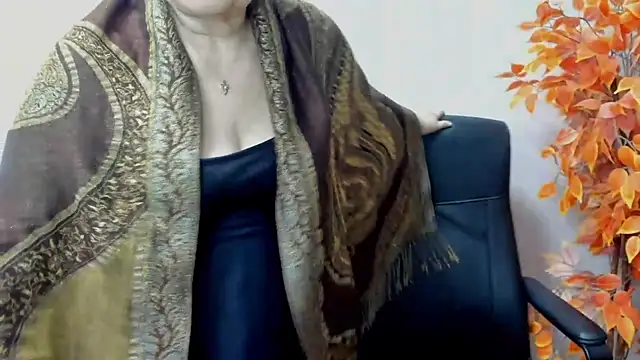 Snapshot of IrisDream chatting on 03-14-25, 10:18 IrisDream online show from 03-14-25, 10:18