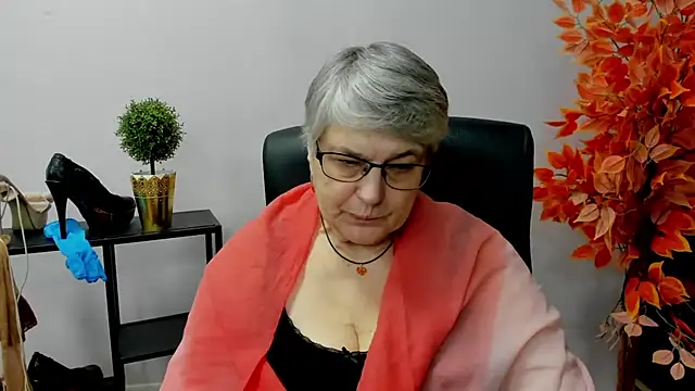 Snapshot of IrisDream chatting on 02-03-25, 10:58 IrisDream online show from 02-03-25, 10:58