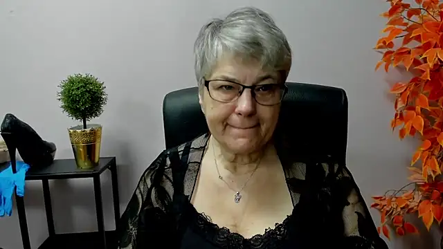 Snapshot of IrisDream chatting on 03-10-25, 07:22 IrisDream online show from 03-10-25, 07:22