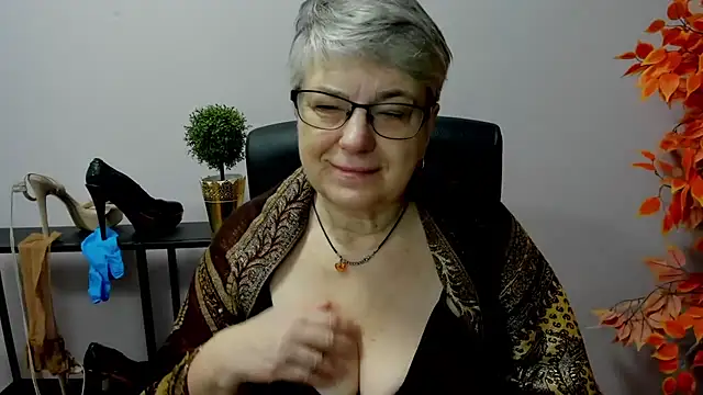 Snapshot of IrisDream chatting on 02-25-25, 07:20 IrisDream online show from 02-25-25, 07:20