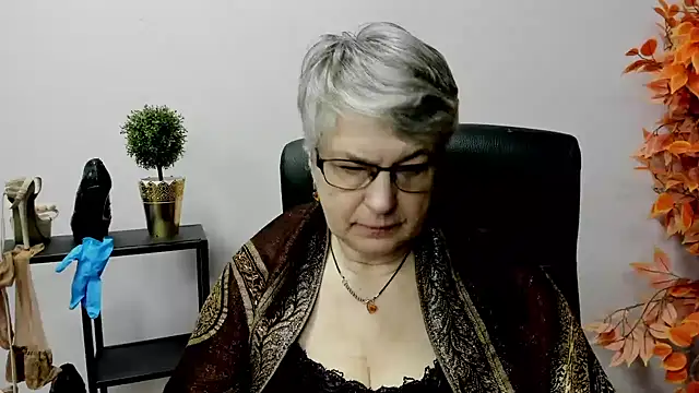 Snapshot of IrisDream chatting on 02-12-25, 07:13 IrisDream online show from 02-12-25, 07:13