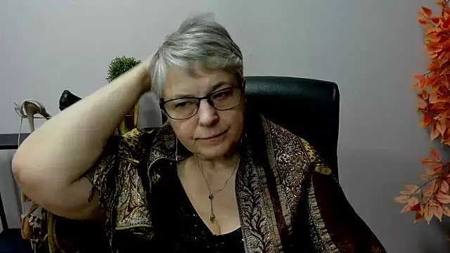 Snapshot of IrisDream chatting on 02-21-25, 01:22 IrisDream online show from 02-21-25, 01:22