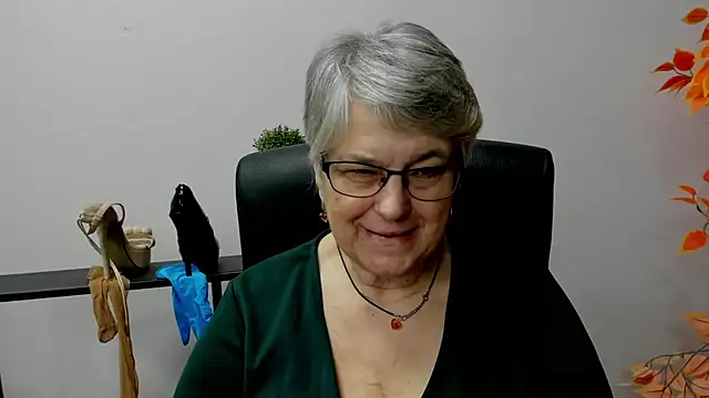 Snapshot of IrisDream chatting on 02-14-25, 01:51 IrisDream online show from 02-14-25, 01:51