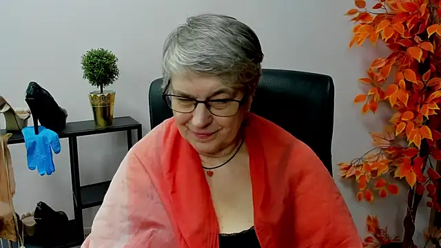 Snapshot of IrisDream chatting on 02-05-25, 11:02 IrisDream online show from 02-05-25, 11:02