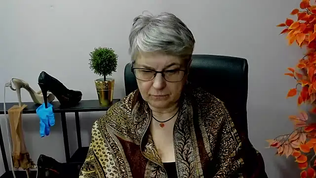 Snapshot of IrisDream chatting on 02-25-25, 10:59 IrisDream online show from 02-25-25, 10:59