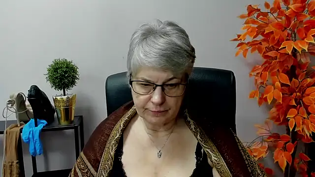 Snapshot of IrisDream chatting on 03-13-25, 10:57 IrisDream online show from 03-13-25, 10:57