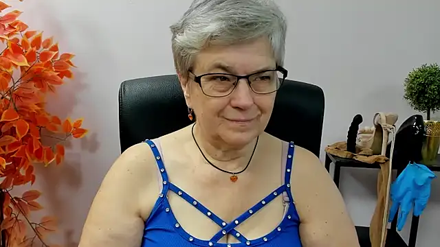Snapshot of IrisDream chatting on 09-18-25, 06:27 IrisDream online show from 09-18-25, 06:27