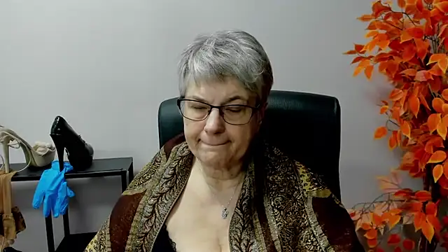 Snapshot of IrisDream chatting on 03-14-25, 01:24 IrisDream online show from 03-14-25, 01:24